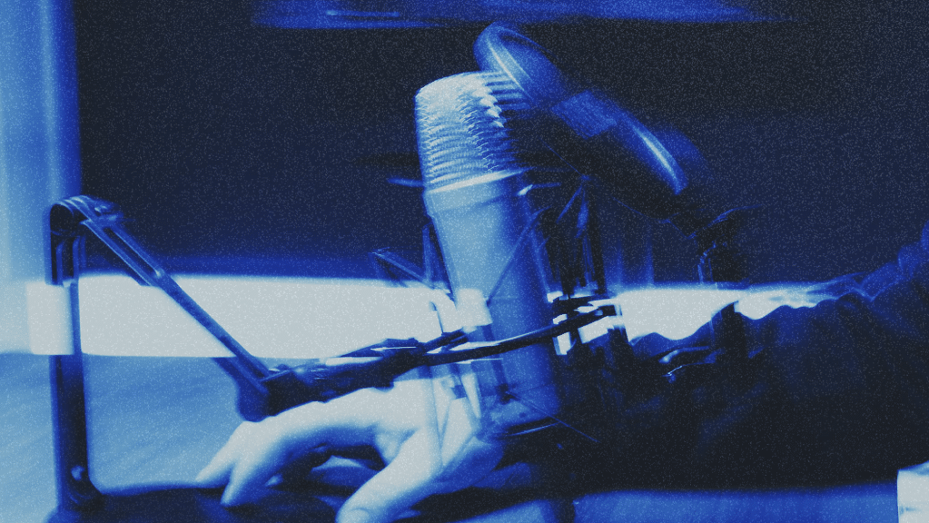 Podcasting microphone with a blue filter