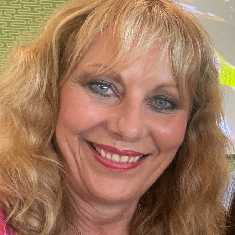 Janice Hoad Headshot